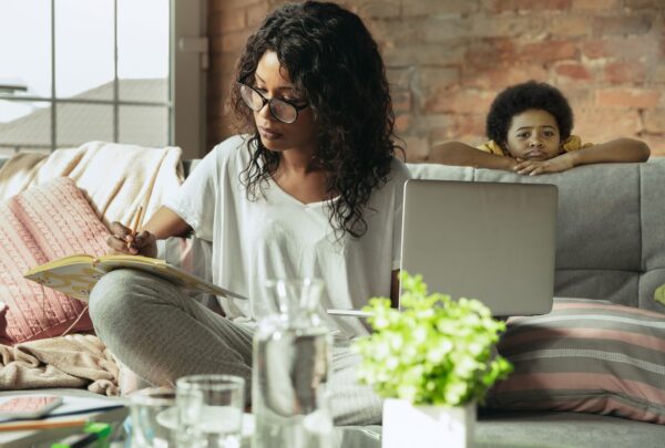 Mothers-working-from-home-2048x1662